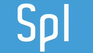 Logo blanc sur fond bleu avec les initiales SPL pour société publique locale